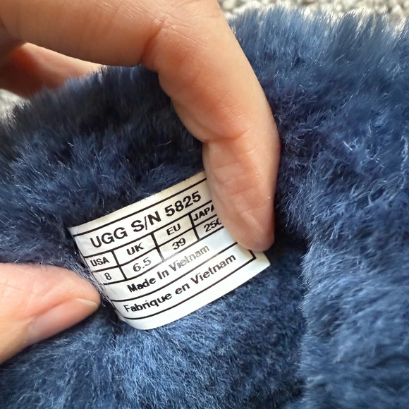 UGG classic short boots navy blue - size 8 - Picture 12 of 13